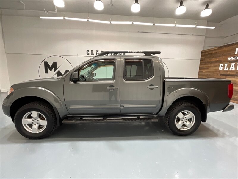 2005 Nissan Frontier LE Crew Cab 4X4 / 4.0L V6 / 1-OWNER LOCAL  / ZERO RUST /Backup Camera / Towing Pkg/  103K MILES - Photo 3 - Gladstone, OR 97027