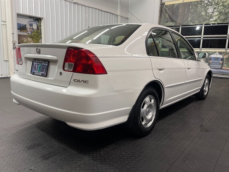 2005 Honda Civic Hybrid Sedan / Autom   - Photo 8 - Gladstone, OR 97027