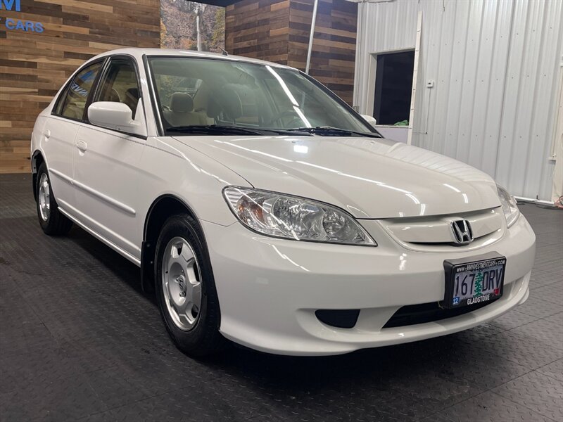 2005 Honda Civic Hybrid Sedan / Autom   - Photo 2 - Gladstone, OR 97027