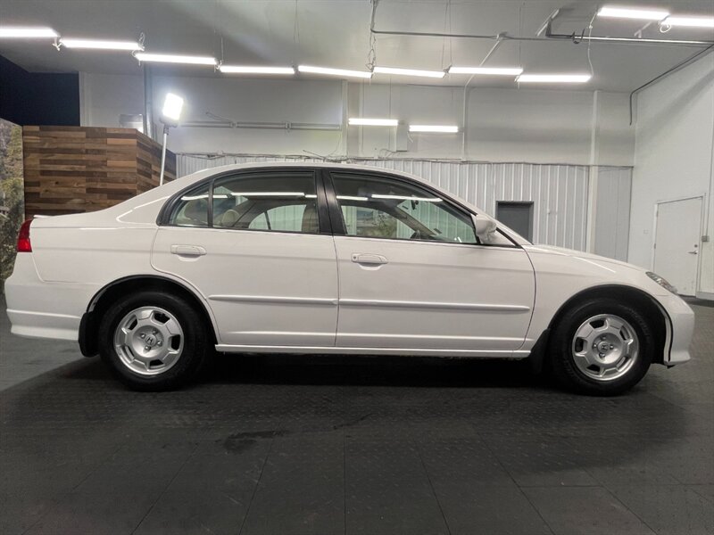 2005 Honda Civic Hybrid Sedan / Autom   - Photo 18 - Gladstone, OR 97027