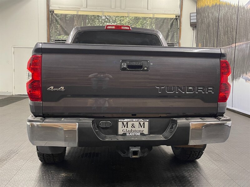 2014 Toyota Tundra SR5 Crew Max 4X4 / 5.7L V8 / BRAND NEW TIRES   - Photo 6 - Gladstone, OR 97027