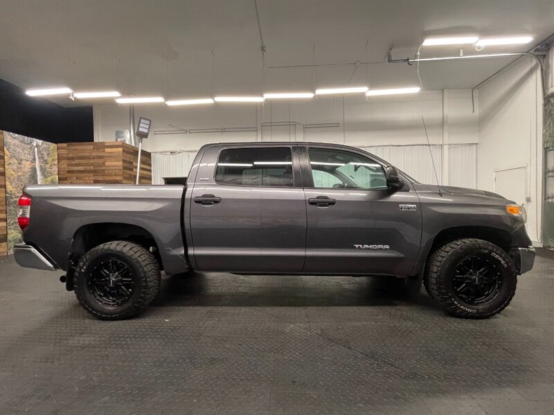 2014 Toyota Tundra SR5 Crew Max 4X4 / 5.7L V8 / BRAND NEW TIRES   - Photo 4 - Gladstone, OR 97027