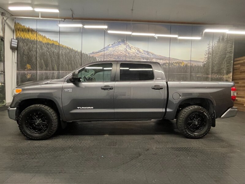 2014 Toyota Tundra SR5 Crew Max 4X4 / 5.7L V8 / BRAND NEW TIRES   - Photo 3 - Gladstone, OR 97027