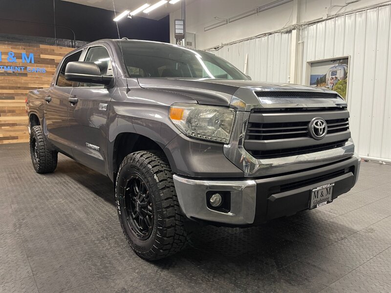 2014 Toyota Tundra SR5 Crew Max 4X4 / 5.7L V8 / BRAND NEW TIRES   - Photo 2 - Gladstone, OR 97027