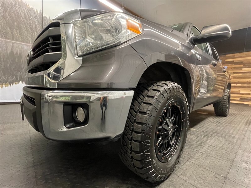 2014 Toyota Tundra SR5 Crew Max 4X4 / 5.7L V8 / BRAND NEW TIRES   - Photo 9 - Gladstone, OR 97027