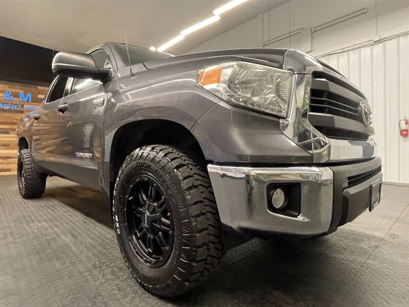 2014 Toyota Tundra SR5 Crew Max 4X4 / 5.7L V8 / BRAND NEW TIRES   - Photo 10 - Gladstone, OR 97027