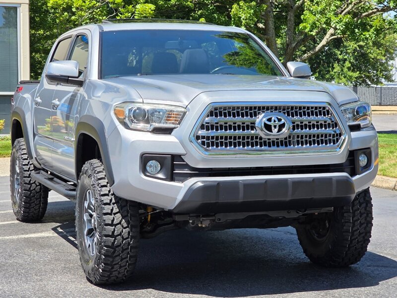 2016 Toyota Tacoma 6-SPEED 4X4 TRD OFF ROAD DIFF LOCK LIFTED 1-OWNER E- LOCKER / SUNROOF / NEW TIRES / MANUAL - Photo 2 - Portland, OR 97217