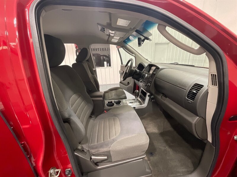 2012 Nissan Pathfinder SV Sport Utility 4X4 / 3RD ROW SEAT / V6 /Backup Camera / Towing Pkg - Photo 15 - Gladstone, OR 97027