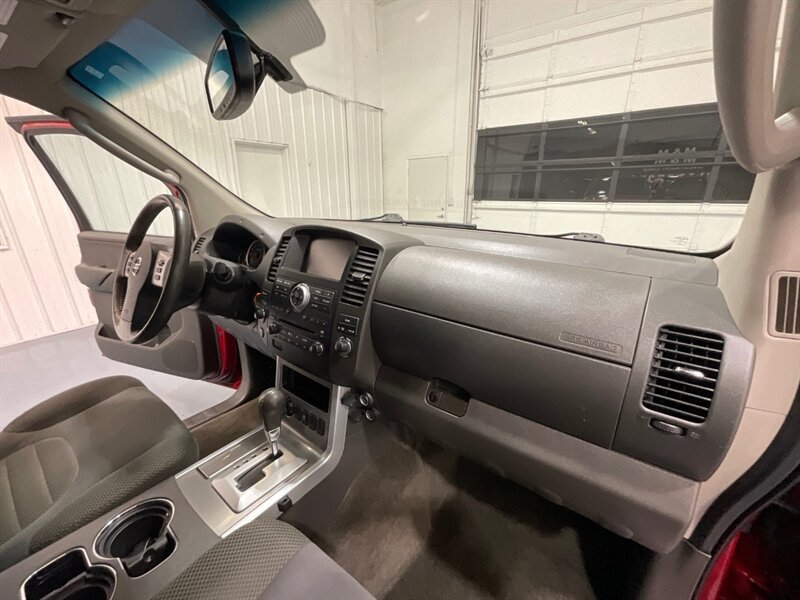 2012 Nissan Pathfinder SV Sport Utility 4X4 / 3RD ROW SEAT / V6 /Backup Camera / Towing Pkg - Photo 37 - Gladstone, OR 97027