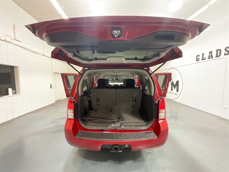 2012 Nissan Pathfinder SV Sport Utility 4X4 / 3RD ROW SEAT / V6 /Backup Camera / Towing Pkg - Photo 43 - Gladstone, OR 97027