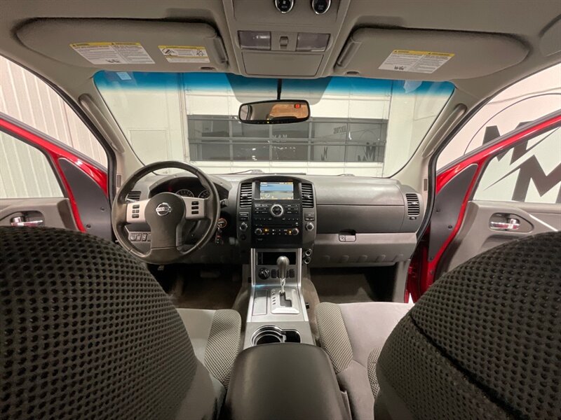 2012 Nissan Pathfinder SV Sport Utility 4X4 / 3RD ROW SEAT / V6 /Backup Camera / Towing Pkg - Photo 39 - Gladstone, OR 97027