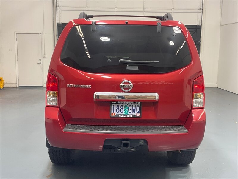 2012 Nissan Pathfinder SV Sport Utility 4X4 / 3RD ROW SEAT / V6 /Backup Camera / Towing Pkg - Photo 6 - Gladstone, OR 97027