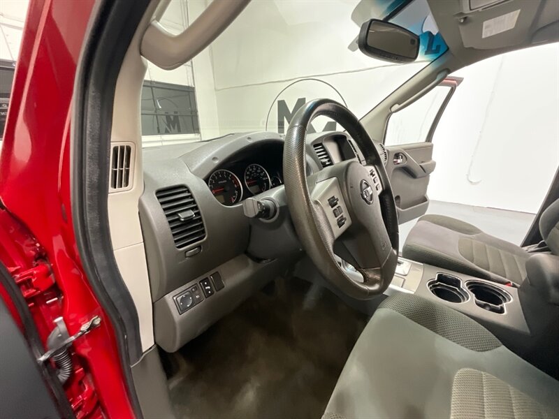 2012 Nissan Pathfinder SV Sport Utility 4X4 / 3RD ROW SEAT / V6 /Backup Camera / Towing Pkg - Photo 42 - Gladstone, OR 97027