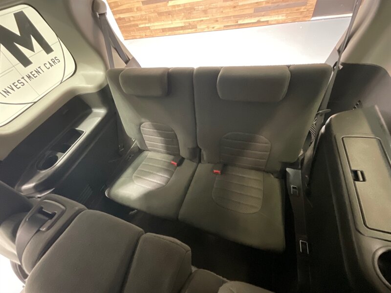 2012 Nissan Pathfinder SV Sport Utility 4X4 / 3RD ROW SEAT / V6 /Backup Camera / Towing Pkg - Photo 11 - Gladstone, OR 97027