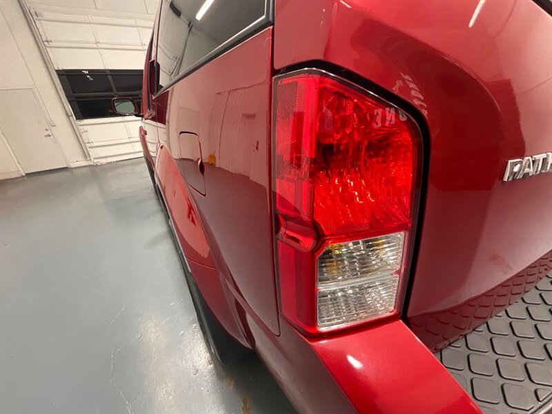 2012 Nissan Pathfinder SV Sport Utility 4X4 / 3RD ROW SEAT / V6 /Backup Camera / Towing Pkg - Photo 28 - Gladstone, OR 97027