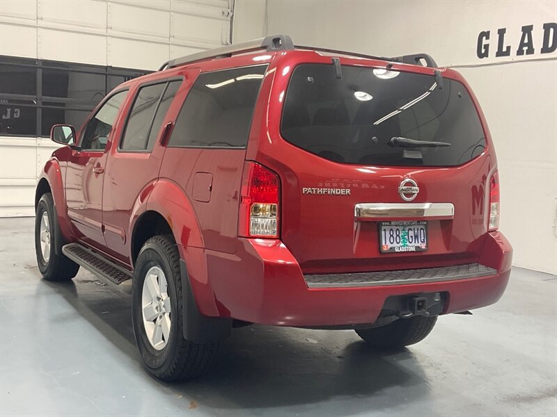 2012 Nissan Pathfinder SV Sport Utility 4X4 / 3RD ROW SEAT / V6 /Backup Camera / Towing Pkg - Photo 8 - Gladstone, OR 97027
