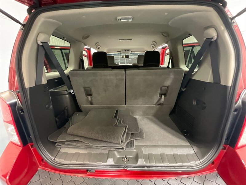 2012 Nissan Pathfinder SV Sport Utility 4X4 / 3RD ROW SEAT / V6 /Backup Camera / Towing Pkg - Photo 12 - Gladstone, OR 97027
