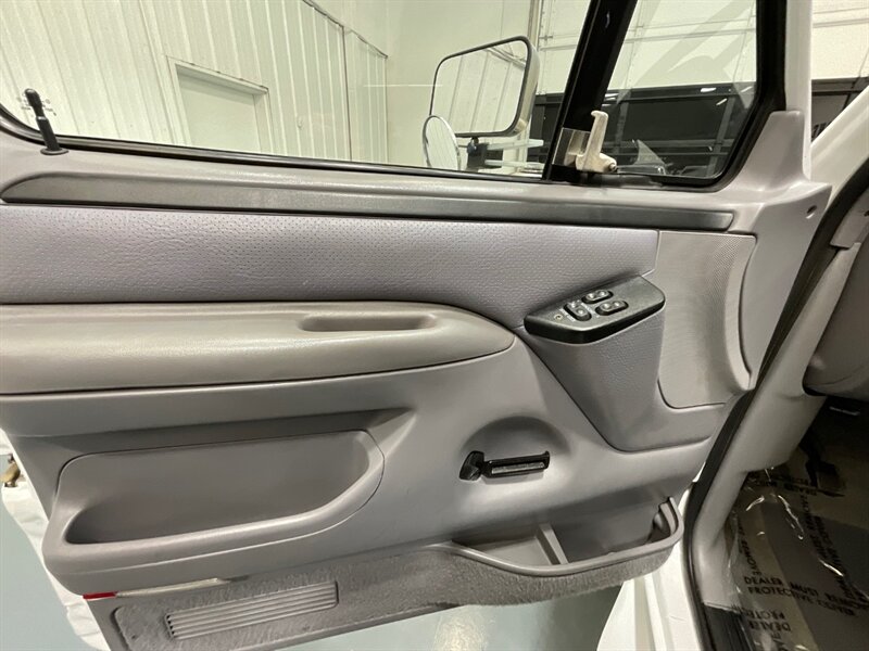 1996 Ford F-250 XLT 4X4 7.3L DIESEL / NEW TIRES / ZERO RUST  / LONG BED / Towing Pkg / Spray in bed liner - Photo 32 - Gladstone, OR 97027