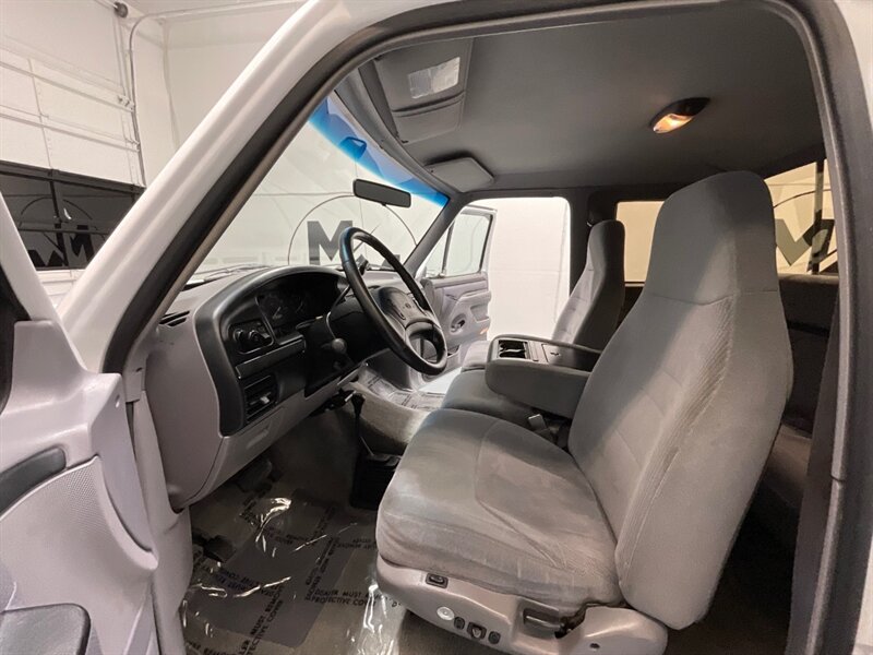 1996 Ford F-250 XLT 4X4 7.3L DIESEL / NEW TIRES / ZERO RUST  / LONG BED / Towing Pkg / Spray in bed liner - Photo 12 - Gladstone, OR 97027