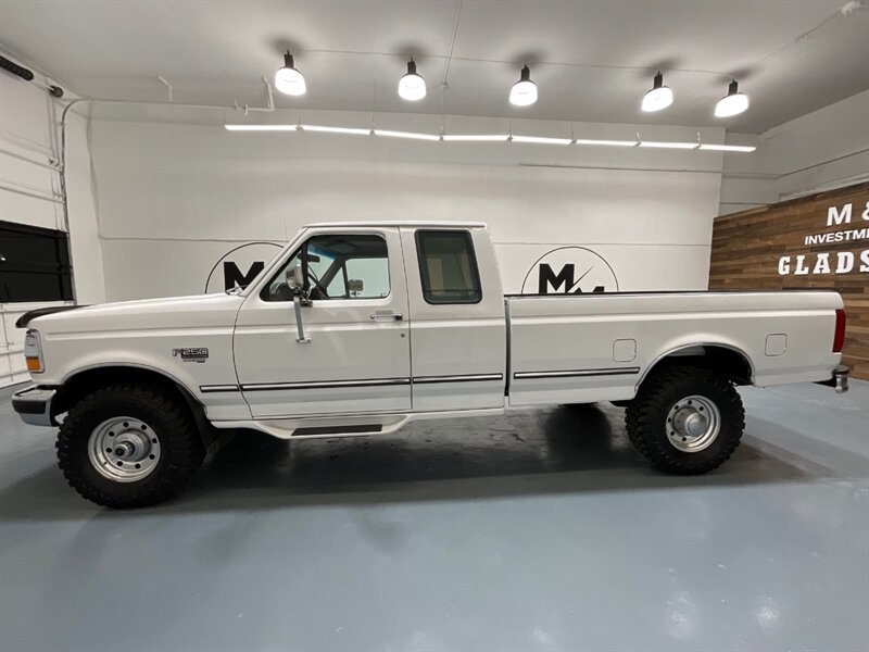 1996 Ford F-250 XLT 4X4 7.3L DIESEL / NEW TIRES / ZERO RUST  / LONG BED / Towing Pkg / Spray in bed liner - Photo 3 - Gladstone, OR 97027