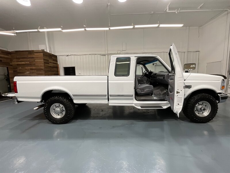 1996 Ford F-250 XLT 4X4 7.3L DIESEL / NEW TIRES / ZERO RUST  / LONG BED / Towing Pkg / Spray in bed liner - Photo 53 - Gladstone, OR 97027