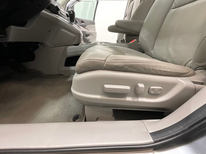 2012 Honda CR-V EX-L AWD / 21,000 MILES / Leather Sunroof Camera / LOCAL SUV w. ZERO RUST / LIKE NEW CONDITION - Photo 35 - Gladstone, OR 97027