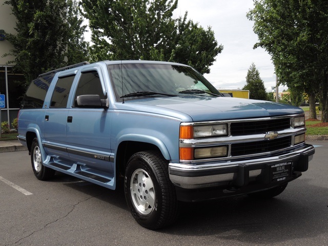 1994 Chevrolet Suburban K1500 / 4x4 / 3RD ROW SEAT / EXCEL COND   - Photo 2 - Portland, OR 97217