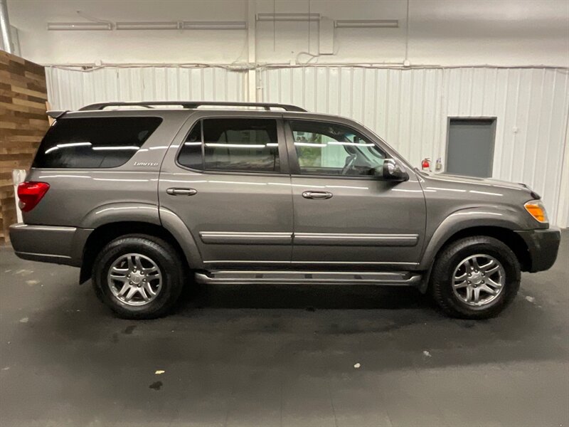 2007 Toyota Sequoia Limited 4X4 / 3RD SEAT / Leather / DVD / Navi  Backup Camera / DVD Player/ Navigation / ONLY 125,000 MILES - Photo 4 - Gladstone, OR 97027