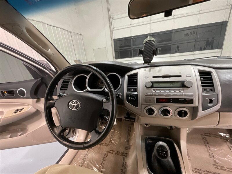 2007 Toyota Tacoma V6 SR5 Access Cab 4X4 / 6-SPEED MANUAL / 6-Ft Bed / LOCAL TRUCK w. ZERO RUST - Photo 19 - Gladstone, OR 97027