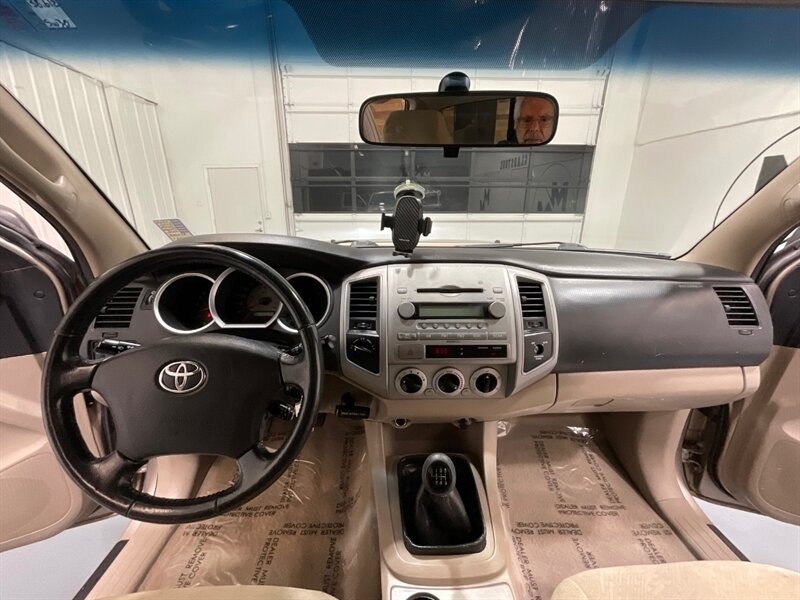 2007 Toyota Tacoma V6 SR5 Access Cab 4X4 / 6-SPEED MANUAL / 6-Ft Bed / LOCAL TRUCK w. ZERO RUST - Photo 15 - Gladstone, OR 97027