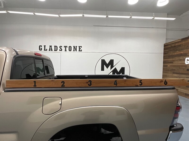 2007 Toyota Tacoma V6 SR5 Access Cab 4X4 / 6-SPEED MANUAL / 6-Ft Bed / LOCAL TRUCK w. ZERO RUST - Photo 9 - Gladstone, OR 97027