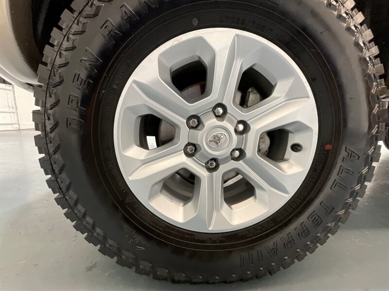 2007 Toyota Tacoma V6 SR5 Access Cab 4X4 / 6-SPEED MANUAL / 6-Ft Bed / LOCAL TRUCK w. ZERO RUST - Photo 43 - Gladstone, OR 97027