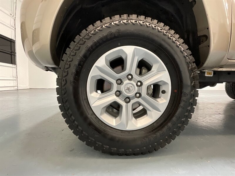 2007 Toyota Tacoma V6 SR5 Access Cab 4X4 / 6-SPEED MANUAL / 6-Ft Bed / LOCAL TRUCK w. ZERO RUST - Photo 23 - Gladstone, OR 97027