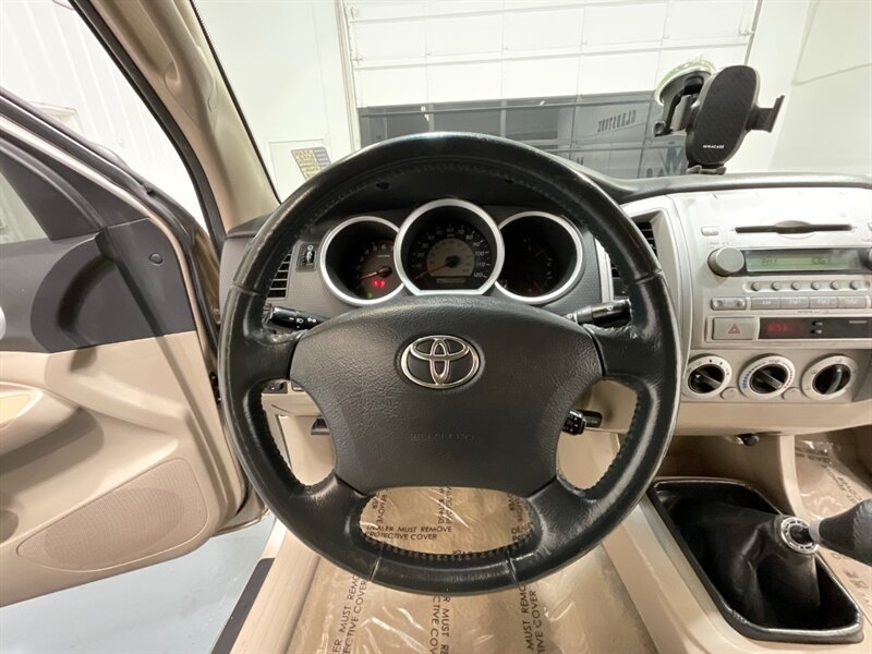 2007 Toyota Tacoma V6 SR5 Access Cab 4X4 / 6-SPEED MANUAL / 6-Ft Bed / LOCAL TRUCK w. ZERO RUST - Photo 20 - Gladstone, OR 97027