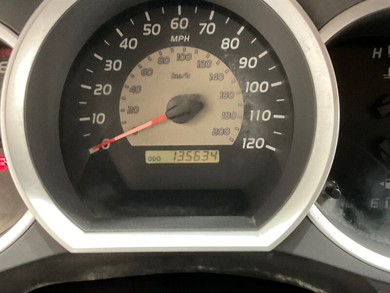 2007 Toyota Tacoma V6 SR5 Access Cab 4X4 / 6-SPEED MANUAL / 6-Ft Bed / LOCAL TRUCK w. ZERO RUST - Photo 47 - Gladstone, OR 97027