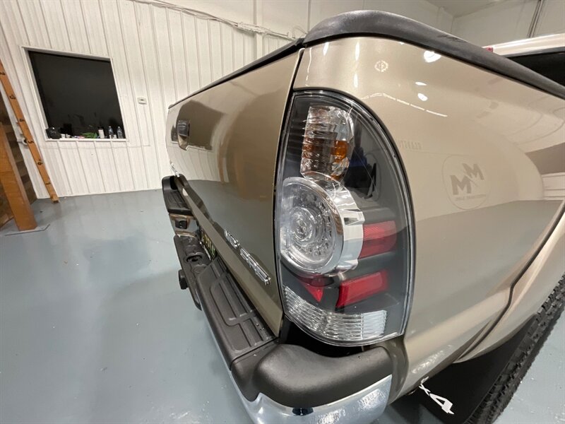 2007 Toyota Tacoma V6 SR5 Access Cab 4X4 / 6-SPEED MANUAL / 6-Ft Bed / LOCAL TRUCK w. ZERO RUST - Photo 28 - Gladstone, OR 97027