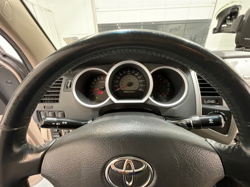 2007 Toyota Tacoma V6 SR5 Access Cab 4X4 / 6-SPEED MANUAL / 6-Ft Bed / LOCAL TRUCK w. ZERO RUST - Photo 40 - Gladstone, OR 97027