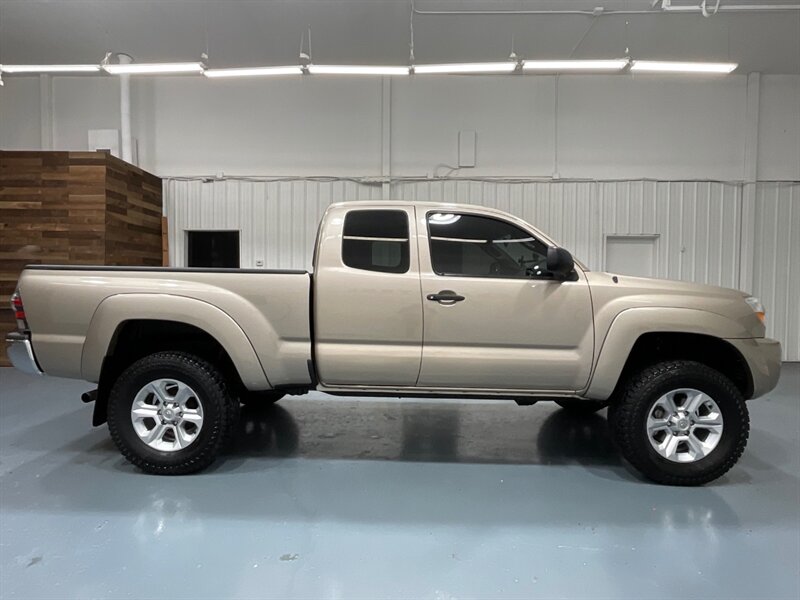 2007 Toyota Tacoma V6 SR5 Access Cab 4X4 / 6-SPEED MANUAL / 6-Ft Bed / LOCAL TRUCK w. ZERO RUST - Photo 4 - Gladstone, OR 97027