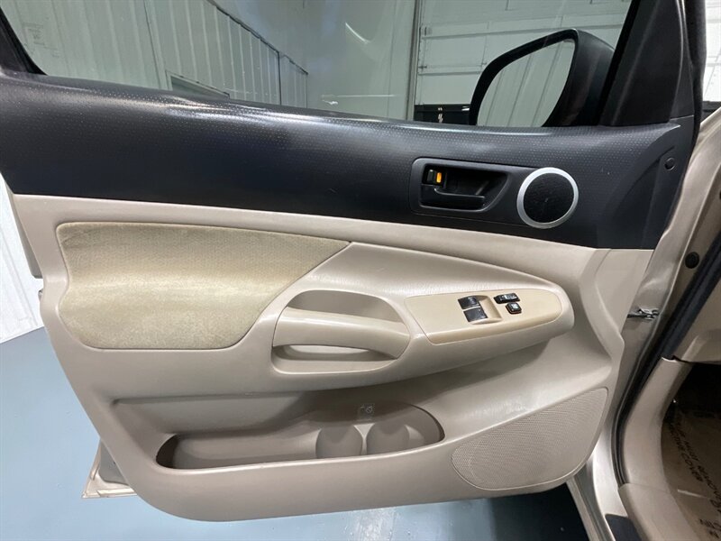 2007 Toyota Tacoma V6 SR5 Access Cab 4X4 / 6-SPEED MANUAL / 6-Ft Bed / LOCAL TRUCK w. ZERO RUST - Photo 32 - Gladstone, OR 97027