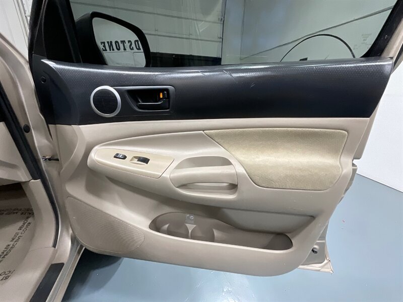 2007 Toyota Tacoma V6 SR5 Access Cab 4X4 / 6-SPEED MANUAL / 6-Ft Bed / LOCAL TRUCK w. ZERO RUST - Photo 33 - Gladstone, OR 97027