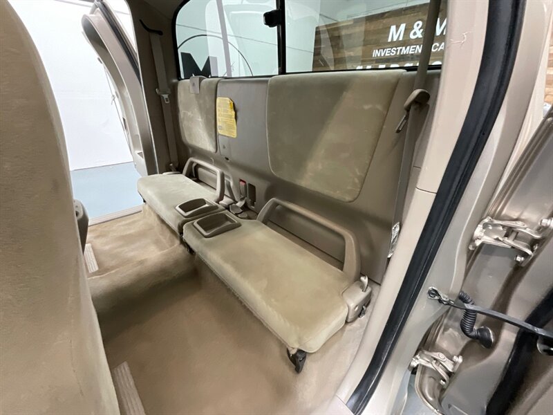 2007 Toyota Tacoma V6 SR5 Access Cab 4X4 / 6-SPEED MANUAL / 6-Ft Bed / LOCAL TRUCK w. ZERO RUST - Photo 13 - Gladstone, OR 97027