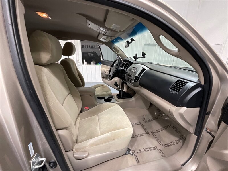 2007 Toyota Tacoma V6 SR5 Access Cab 4X4 / 6-SPEED MANUAL / 6-Ft Bed / LOCAL TRUCK w. ZERO RUST - Photo 14 - Gladstone, OR 97027