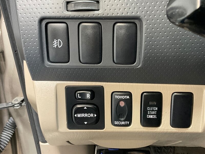 2007 Toyota Tacoma V6 SR5 Access Cab 4X4 / 6-SPEED MANUAL / 6-Ft Bed / LOCAL TRUCK w. ZERO RUST - Photo 17 - Gladstone, OR 97027