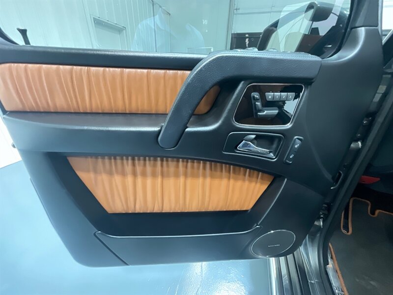 2013 Mercedes-Benz G 550 AWD / 5.5L V8 / Leather Heated Sunroof   - Photo 33 - Gladstone, OR 97027