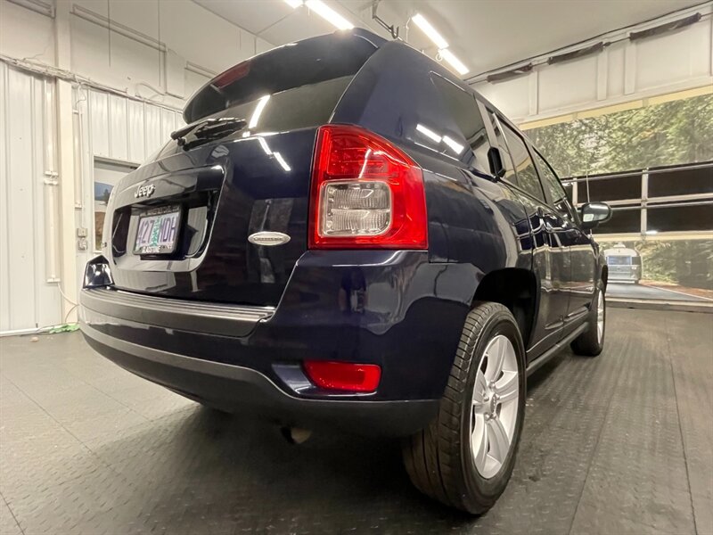 2012 Jeep Compass Latitude Sport Utility 4X4 / Heated Seats / CLEAN   - Photo 11 - Gladstone, OR 97027