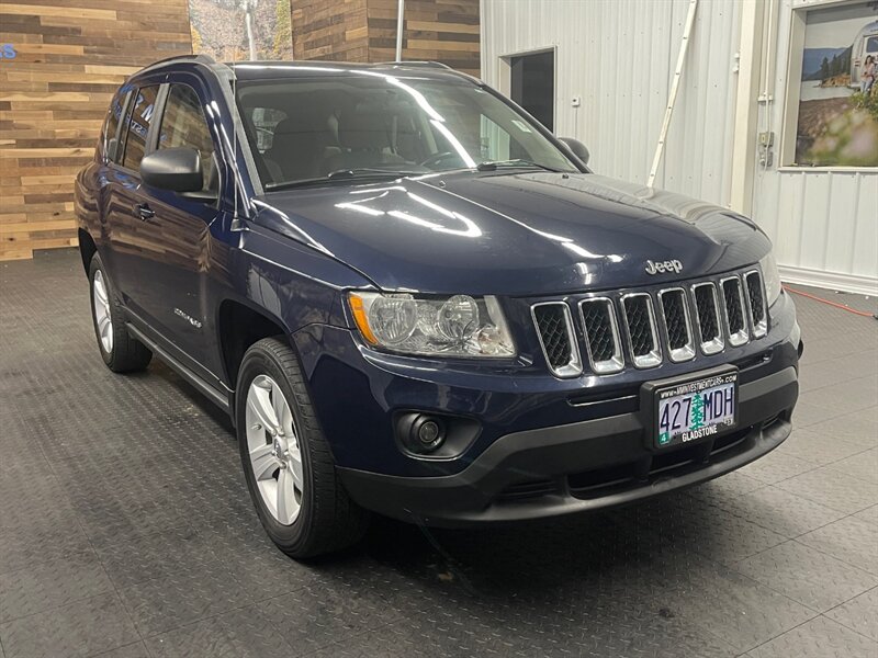 2012 Jeep Compass Latitude Sport Utility 4X4 / Heated Seats / CLEAN   - Photo 2 - Gladstone, OR 97027