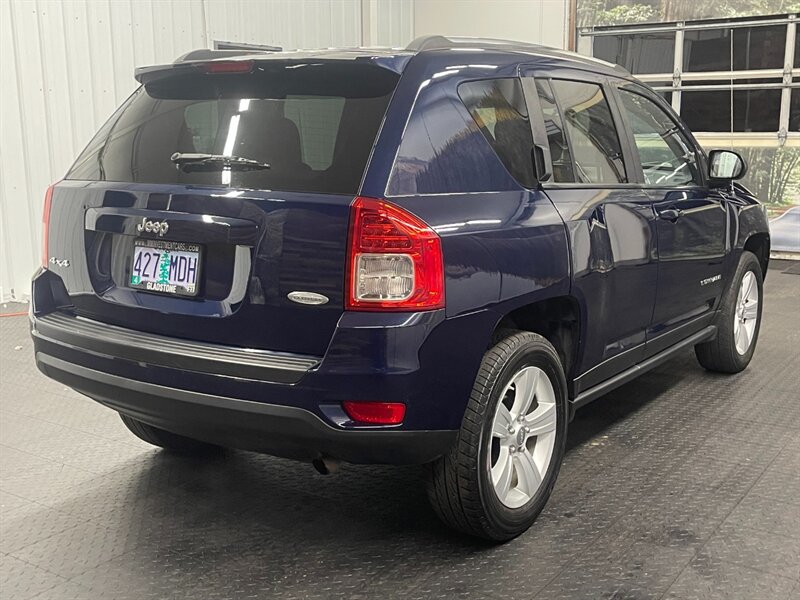 2012 Jeep Compass Latitude Sport Utility 4X4 / Heated Seats / CLEAN   - Photo 9 - Gladstone, OR 97027