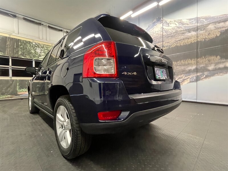 2012 Jeep Compass Latitude Sport Utility 4X4 / Heated Seats / CLEAN   - Photo 10 - Gladstone, OR 97027