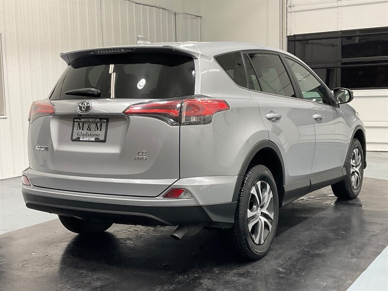 2018 Toyota RAV4 LE Sport Utility AWD / Backup Camera / 60,000 MILE  / LOCAL ZERO RUST - Photo 7 - Gladstone, OR 97027