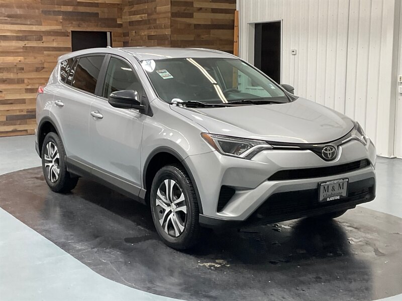 2018 Toyota RAV4 LE Sport Utility AWD / Backup Camera / 60,000 MILE  / LOCAL ZERO RUST - Photo 2 - Gladstone, OR 97027